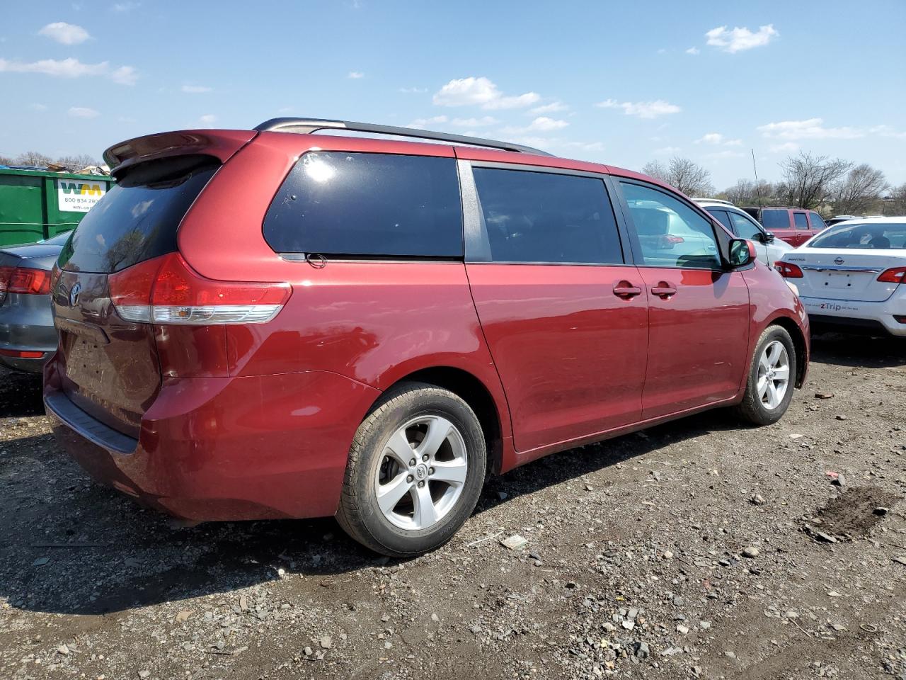 Photo 2 VIN: 5TDKK3DC5DS309863 - TOYOTA SIENNA 