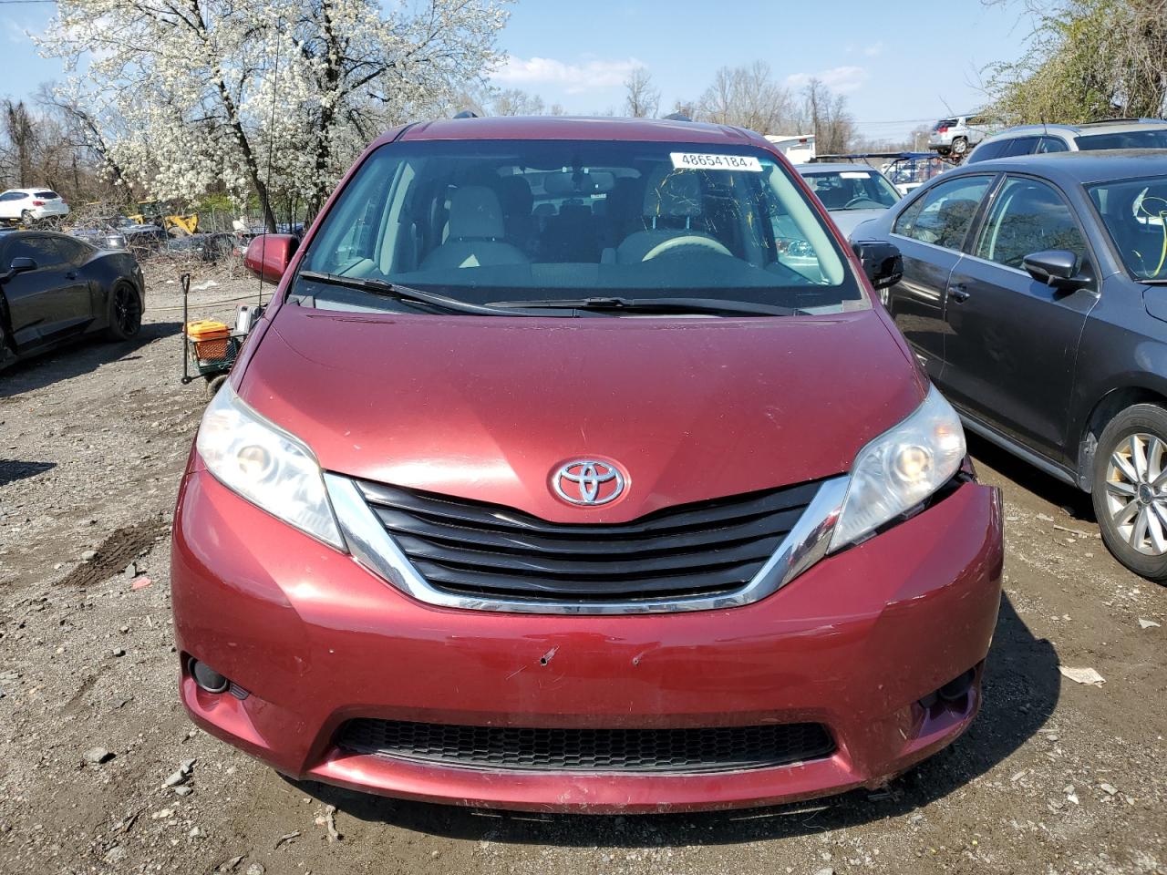 Photo 4 VIN: 5TDKK3DC5DS309863 - TOYOTA SIENNA 