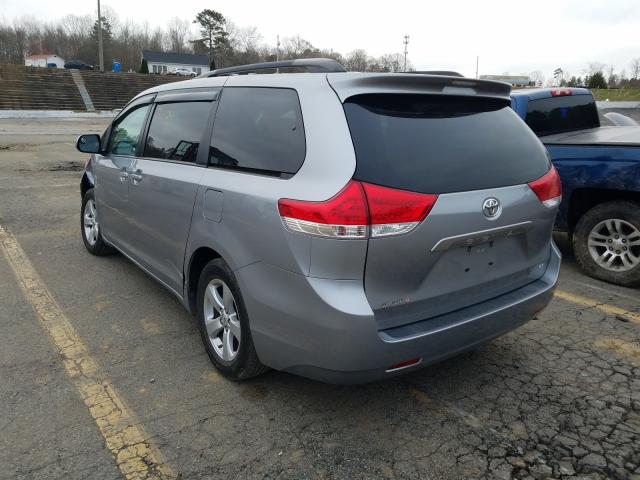 Photo 2 VIN: 5TDKK3DC5DS316277 - TOYOTA SIENNA LE 