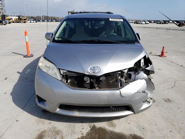 Photo 4 VIN: 5TDKK3DC5DS322256 - TOYOTA SIENNA LE 