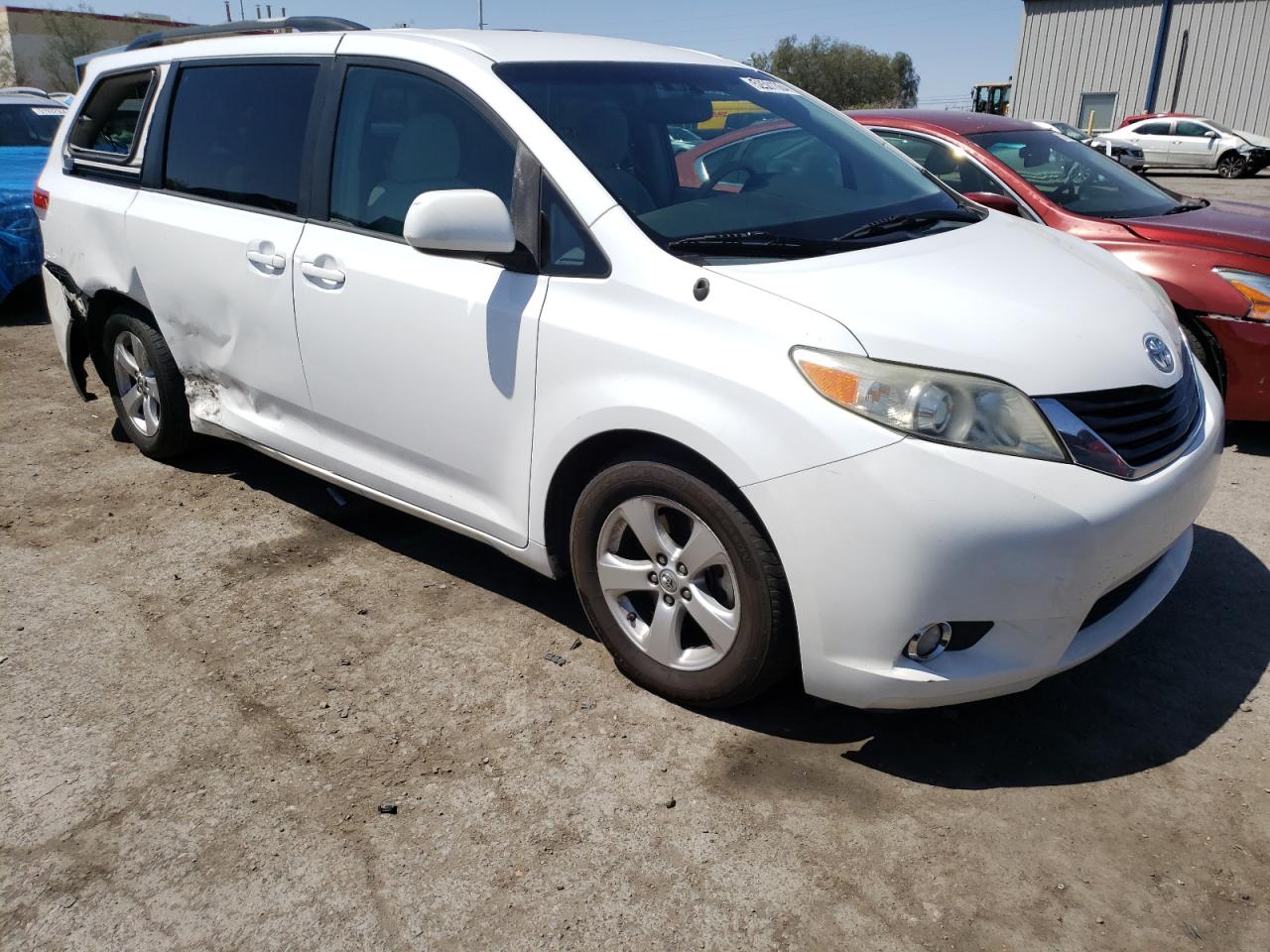 Photo 3 VIN: 5TDKK3DC5DS329451 - TOYOTA SIENNA 