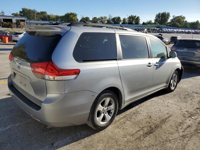 Photo 2 VIN: 5TDKK3DC5DS332673 - TOYOTA SIENNA LE 