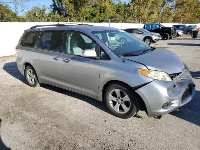 Photo 3 VIN: 5TDKK3DC5DS332673 - TOYOTA SIENNA LE 