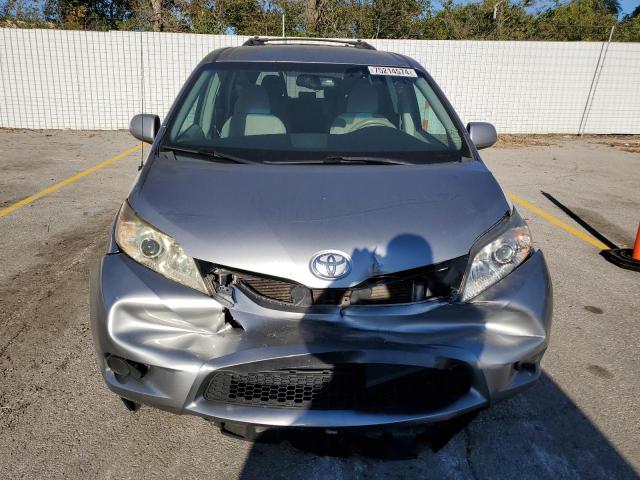 Photo 4 VIN: 5TDKK3DC5DS332673 - TOYOTA SIENNA LE 