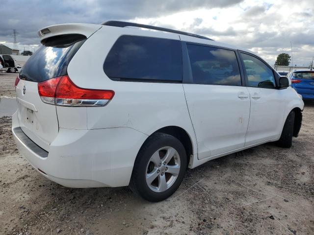 Photo 2 VIN: 5TDKK3DC5DS333385 - TOYOTA SIENNA LE 