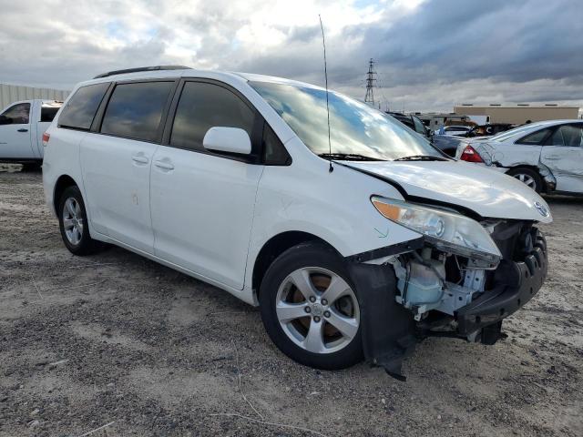 Photo 3 VIN: 5TDKK3DC5DS333385 - TOYOTA SIENNA LE 