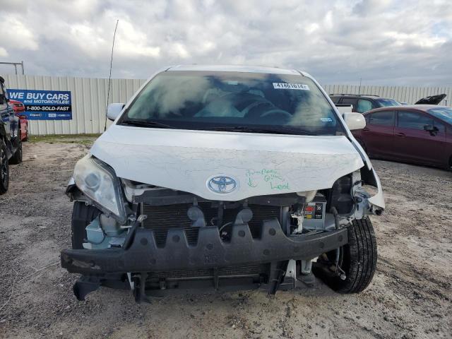 Photo 4 VIN: 5TDKK3DC5DS333385 - TOYOTA SIENNA LE 