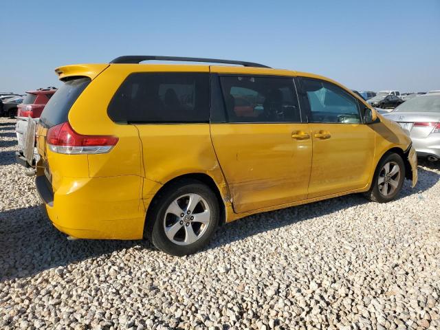 Photo 2 VIN: 5TDKK3DC5DS335220 - TOYOTA SIENNA LE 