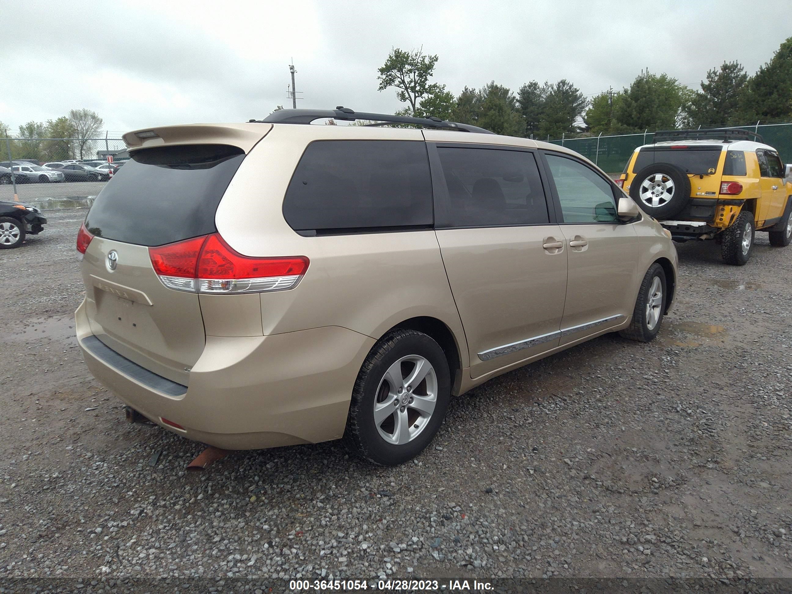 Photo 3 VIN: 5TDKK3DC5DS339347 - TOYOTA SIENNA 