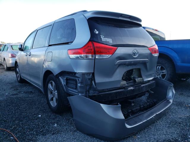 Photo 2 VIN: 5TDKK3DC5DS347383 - TOYOTA SIENNA LE 