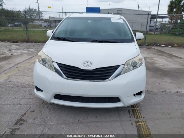 Photo 5 VIN: 5TDKK3DC5DS358240 - TOYOTA SIENNA 