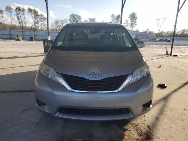 Photo 4 VIN: 5TDKK3DC5DS363681 - TOYOTA SIENNA LE 