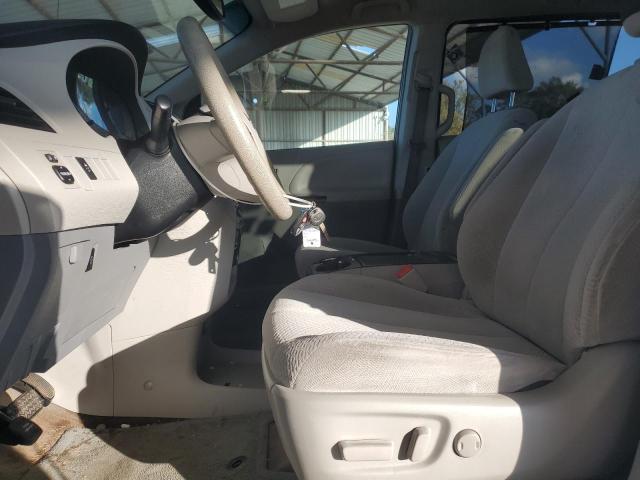 Photo 6 VIN: 5TDKK3DC5DS363681 - TOYOTA SIENNA LE 