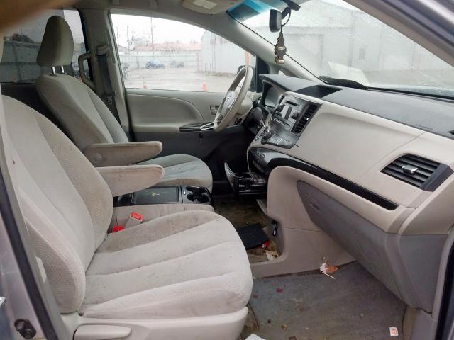 Photo 4 VIN: 5TDKK3DC5DS367181 - TOYOTA SIENNA LE 