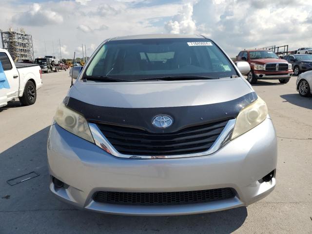 Photo 4 VIN: 5TDKK3DC5DS369917 - TOYOTA SIENNA LE 