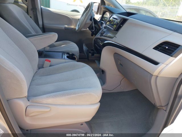 Photo 4 VIN: 5TDKK3DC5DS378262 - TOYOTA SIENNA 