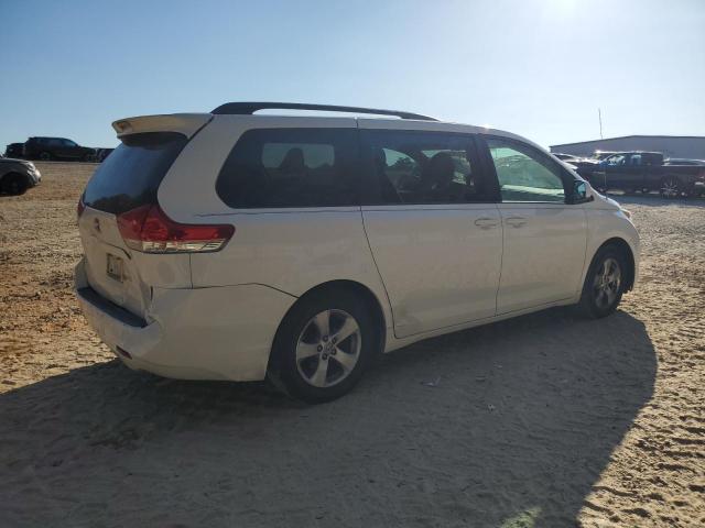 Photo 2 VIN: 5TDKK3DC5DS385597 - TOYOTA SIENNA LE 