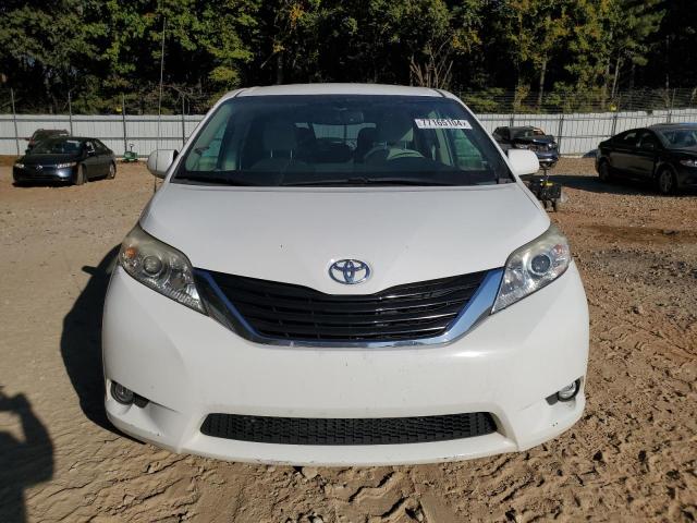 Photo 4 VIN: 5TDKK3DC5DS385597 - TOYOTA SIENNA LE 