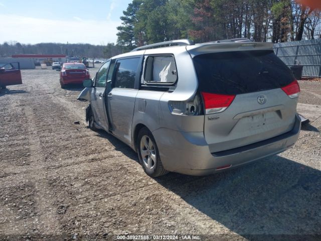 Photo 2 VIN: 5TDKK3DC5DS390492 - TOYOTA SIENNA 