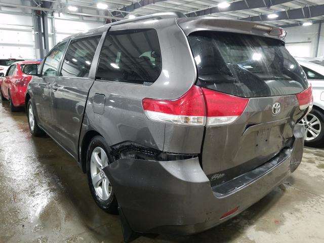 Photo 2 VIN: 5TDKK3DC5DS399628 - TOYOTA SIENNA LE 