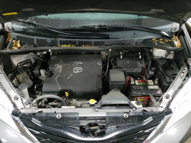 Photo 6 VIN: 5TDKK3DC5DS399628 - TOYOTA SIENNA LE 