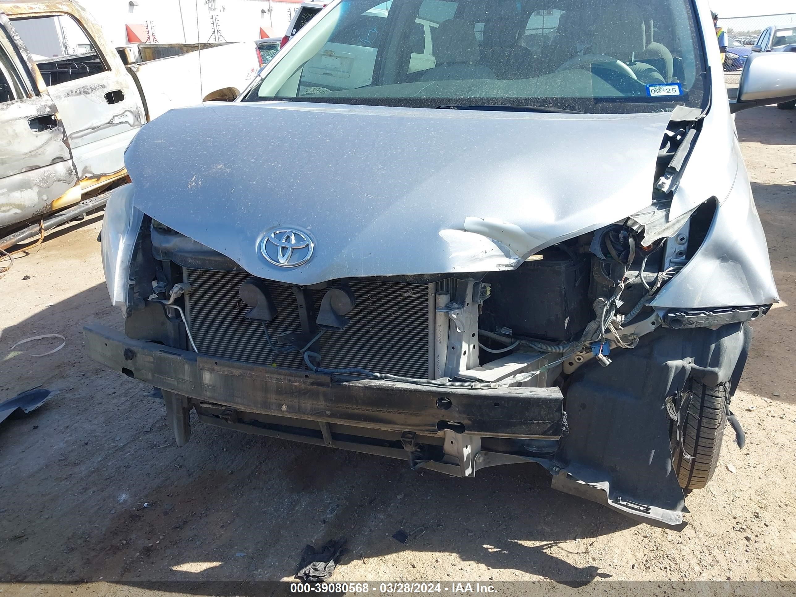 Photo 5 VIN: 5TDKK3DC5ES422326 - TOYOTA SIENNA 