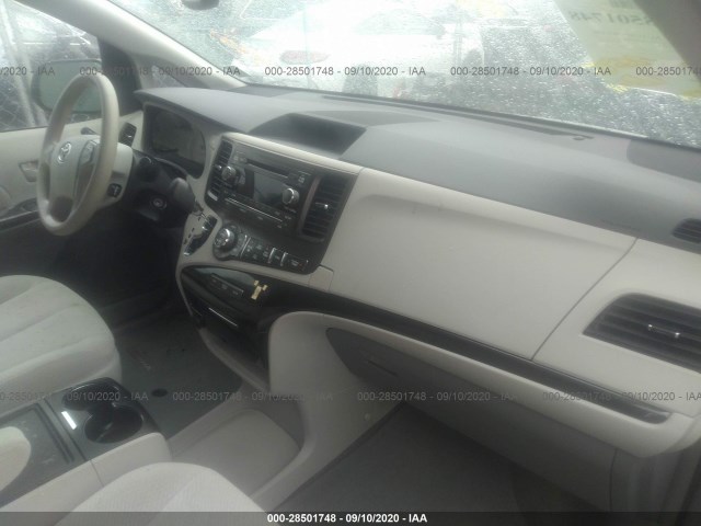 Photo 4 VIN: 5TDKK3DC5ES446769 - TOYOTA SIENNA 