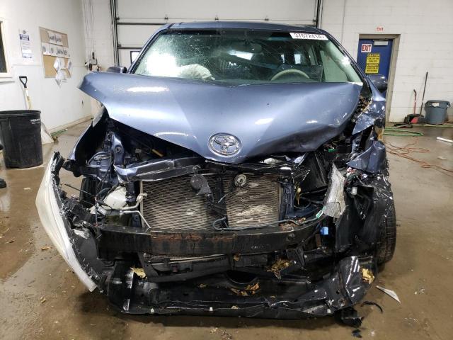 Photo 4 VIN: 5TDKK3DC5ES463796 - TOYOTA SIENNA LE 