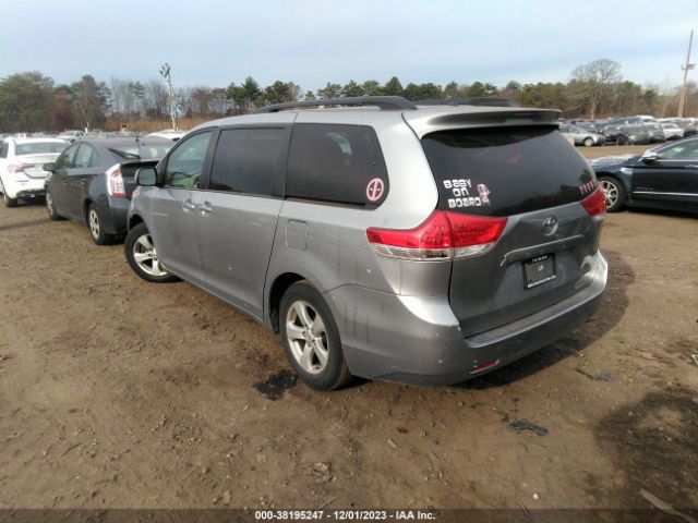 Photo 2 VIN: 5TDKK3DC5ES467170 - TOYOTA SIENNA 