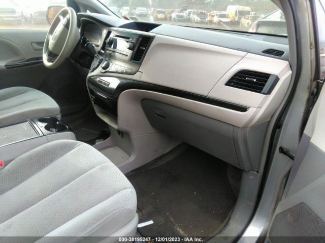 Photo 4 VIN: 5TDKK3DC5ES467170 - TOYOTA SIENNA 