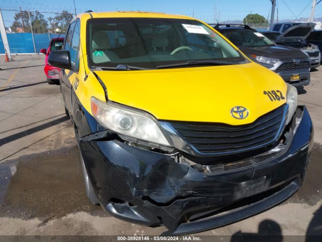 Photo 5 VIN: 5TDKK3DC5ES477116 - TOYOTA SIENNA 