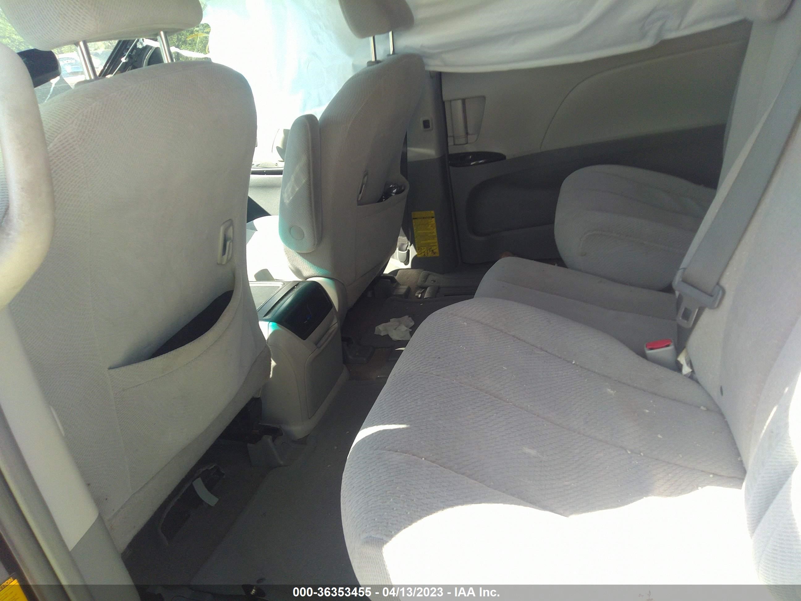 Photo 7 VIN: 5TDKK3DC5ES479139 - TOYOTA SIENNA 