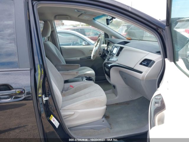 Photo 4 VIN: 5TDKK3DC5ES490464 - TOYOTA SIENNA 