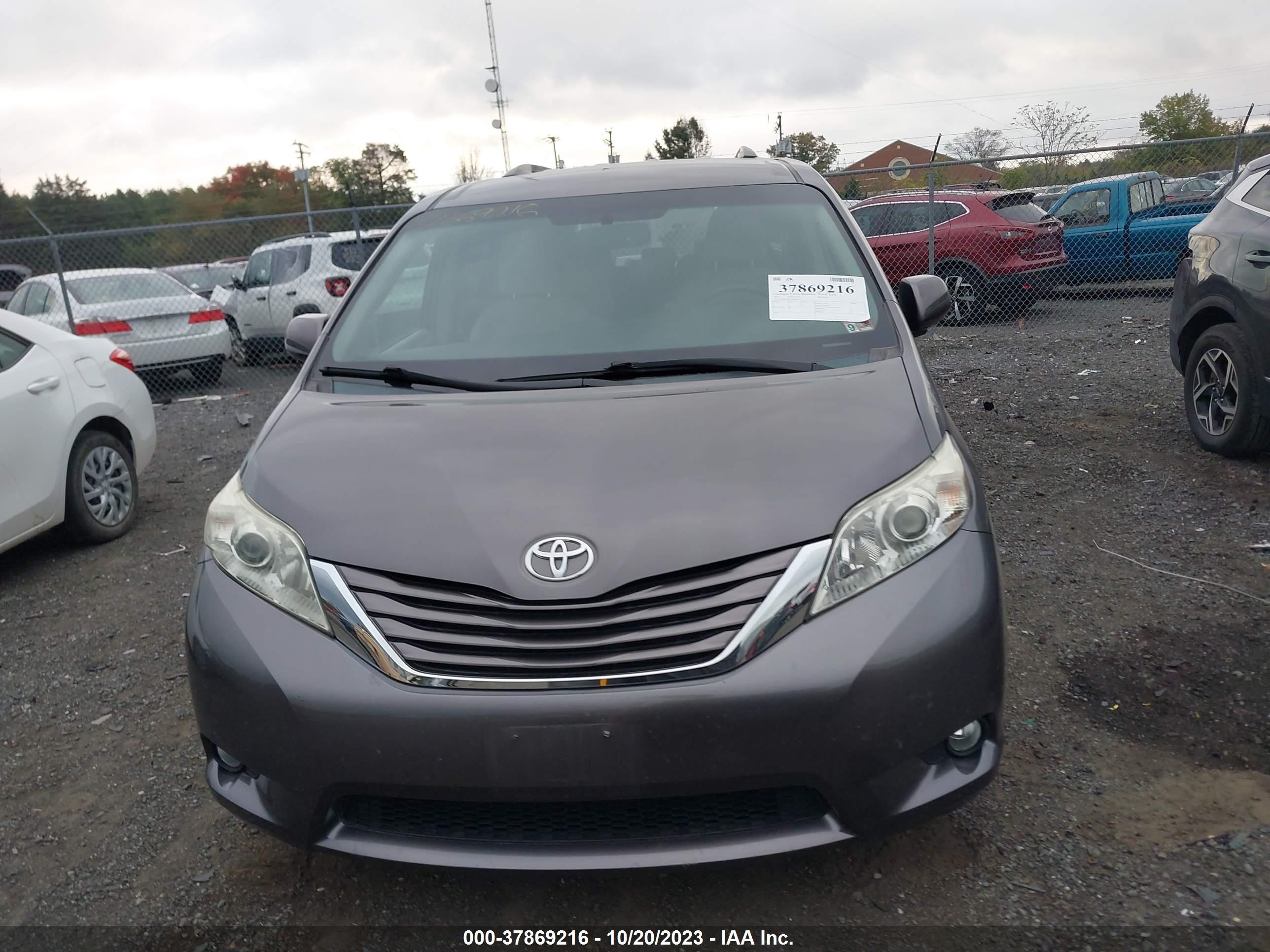 Photo 11 VIN: 5TDKK3DC5FS530110 - TOYOTA SIENNA 