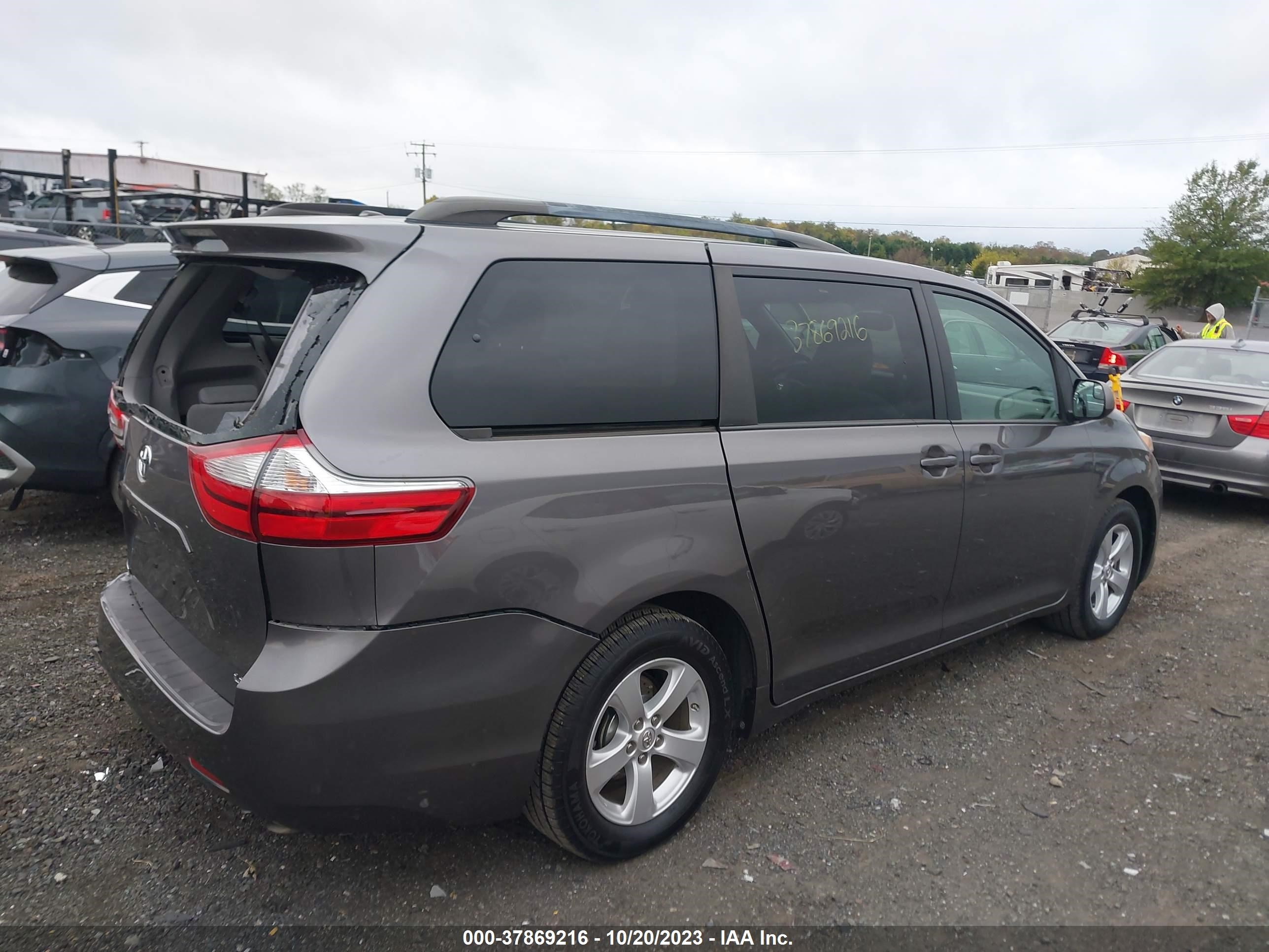 Photo 3 VIN: 5TDKK3DC5FS530110 - TOYOTA SIENNA 