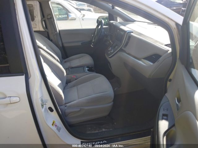 Photo 4 VIN: 5TDKK3DC5FS564032 - TOYOTA SIENNA 