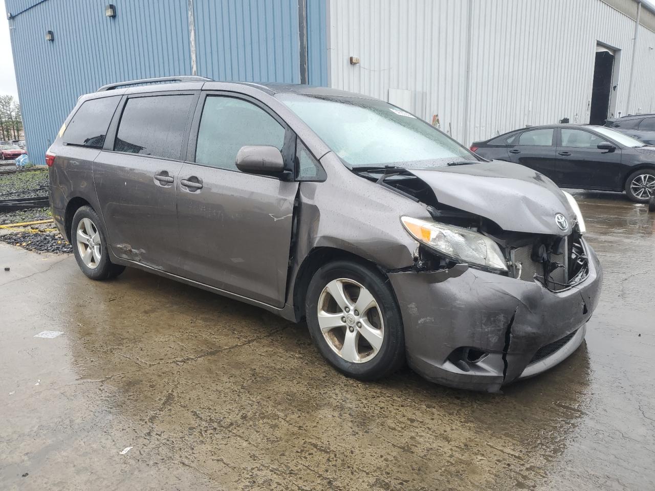 Photo 3 VIN: 5TDKK3DC5FS567190 - TOYOTA SIENNA 