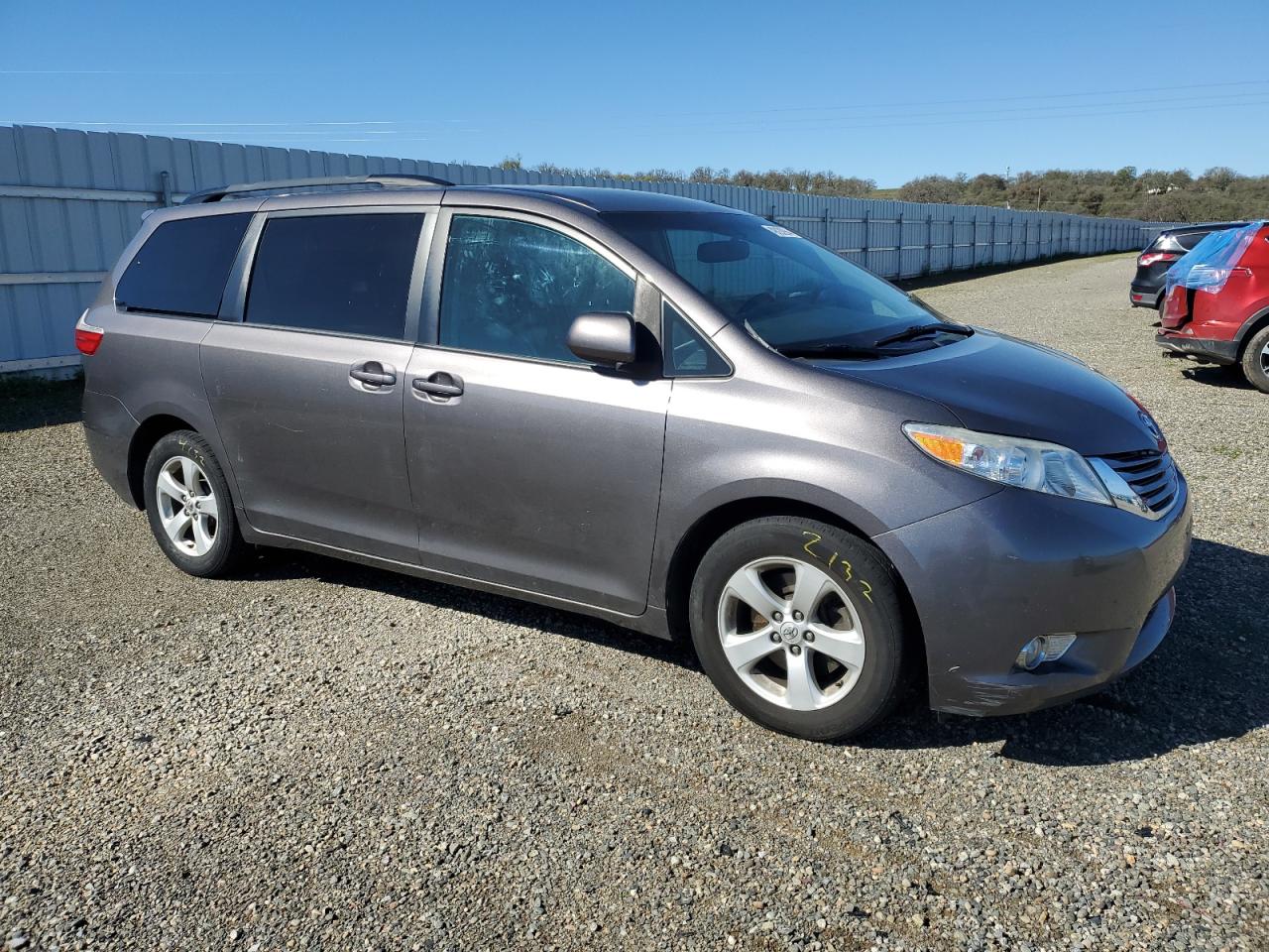 Photo 3 VIN: 5TDKK3DC5FS579582 - TOYOTA SIENNA 