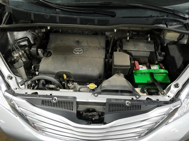 Photo 6 VIN: 5TDKK3DC5FS585057 - TOYOTA SIENNA LE 