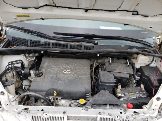 Photo 6 VIN: 5TDKK3DC5FS605713 - TOYOTA SIENNA LE 