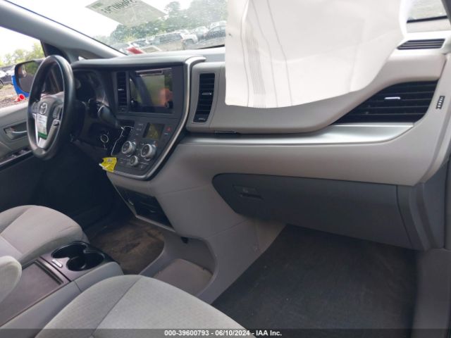 Photo 4 VIN: 5TDKK3DC5FS609017 - TOYOTA SIENNA 