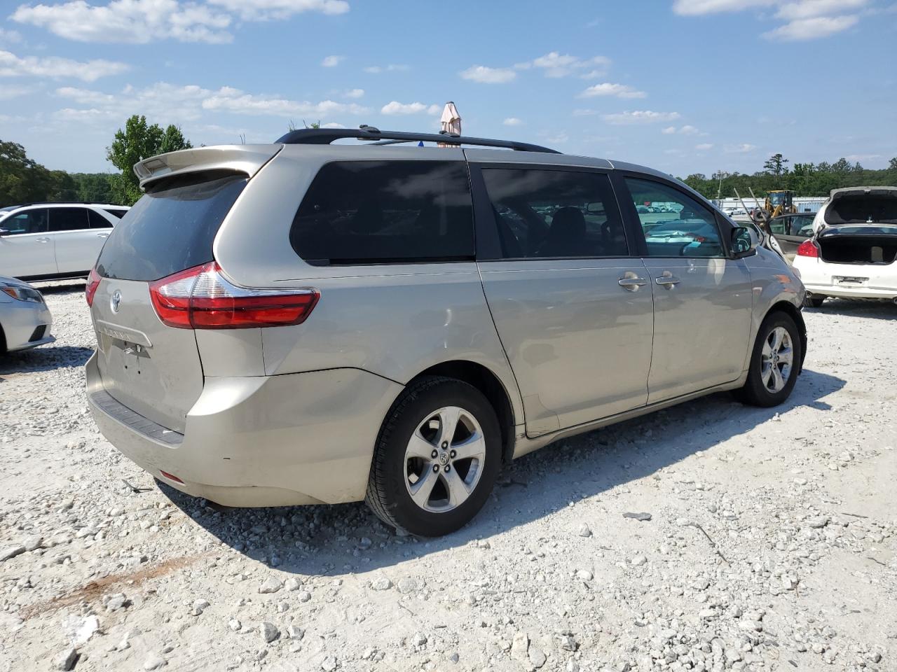 Photo 2 VIN: 5TDKK3DC5FS640543 - TOYOTA SIENNA 