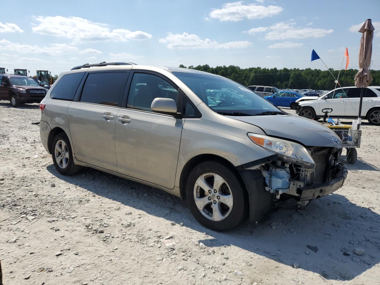 Photo 3 VIN: 5TDKK3DC5FS640543 - TOYOTA SIENNA 