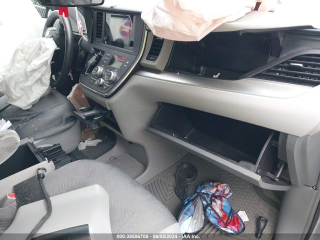 Photo 4 VIN: 5TDKK3DC5GS698265 - TOYOTA SIENNA 