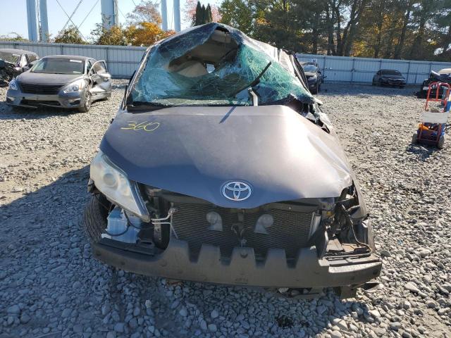 Photo 4 VIN: 5TDKK3DC5GS702122 - TOYOTA SIENNA LE 