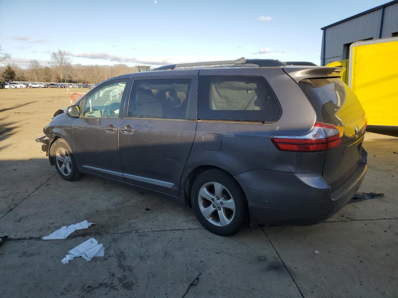 Photo 1 VIN: 5TDKK3DC5GS704520 - TOYOTA SIENNA 