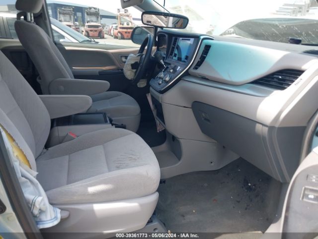 Photo 4 VIN: 5TDKK3DC5GS761445 - TOYOTA SIENNA 