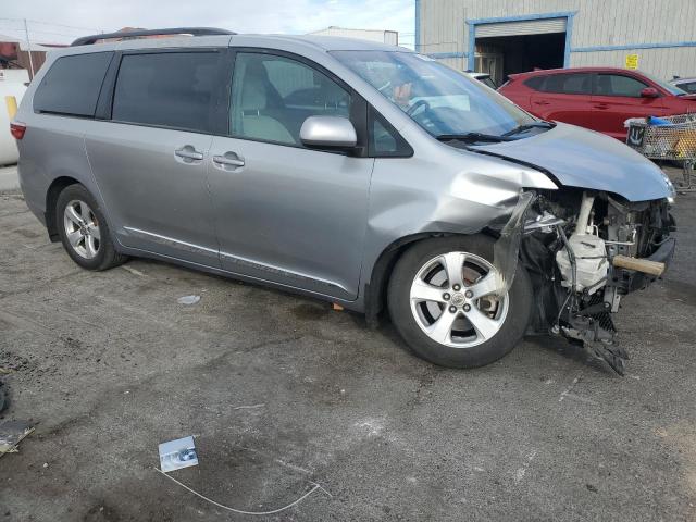 Photo 3 VIN: 5TDKK3DC5GS765057 - TOYOTA SIENNA LE 