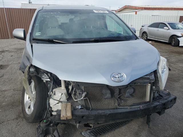 Photo 4 VIN: 5TDKK3DC5GS765057 - TOYOTA SIENNA LE 