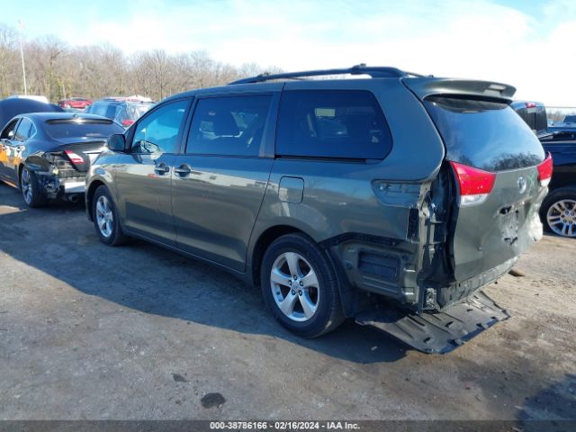 Photo 2 VIN: 5TDKK3DC6BS003350 - TOYOTA SIENNA 